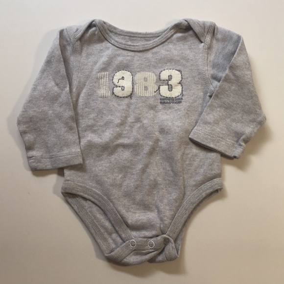 2/$18 (Get 5!) Long Sleeved Assorted Onesie Bundle Size 3-6M - Picture 6 of 7